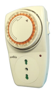 ISI S Interruttore Orario a Spina,giornaliero, spina 16A, presa Bipasso, 230V - ORB OB163132